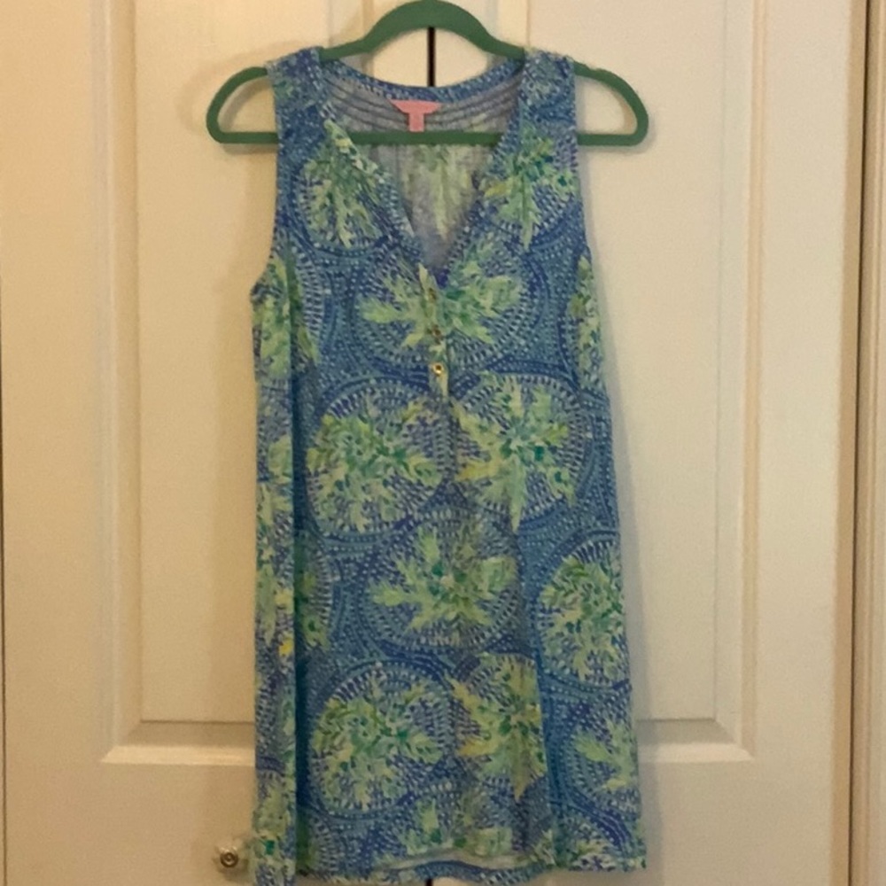 Lilly Pulitzer Essie size M like new